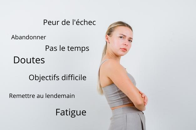 Femme qui tourne le dos à ses mauvaises pensées